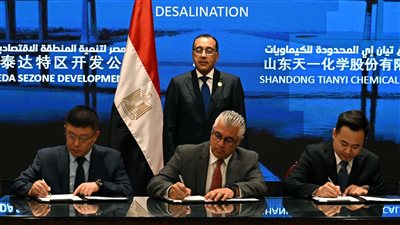 رئيس الوزراء يشهد توقيع عقد إنشاء مجمع صناعي عالمي بالمنطقة الاقتصادية لقناة السويس