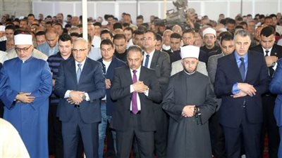 ضمن الاحتفال بالعيد القومي.. وزيرا الري والأوقاف والمفتي يؤدون صلاة الجمعة بالشرقية