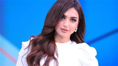 ياسمين عز تهاجم الفنانات: 