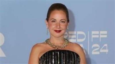 ريا أبي راشد زهرة حمراء متوهجة في مهرجان فينيسيا السينمائي (صور)