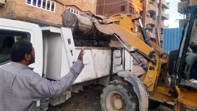 محافظ أسوان يوجه بحل مشكلة الصرف الصحى بمنطقة السيل الريفى