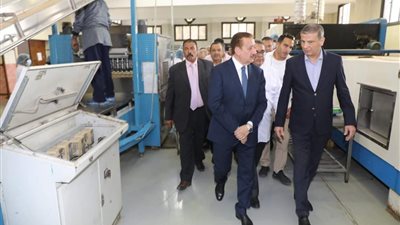 محافظ المنوفية ووزير الزراعة يتفقدون مصنع التغذية المدرسية بقويسنا