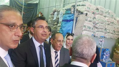 وزير التموين يتفقد معرض أهلًا مدارس بالفيوم 