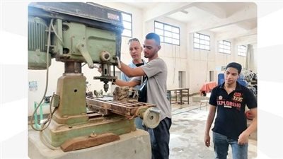 وزارة العمل تتابع برامج تدريبية للشباب على التكييف والتبريد والخراطة بالوادي الجديد