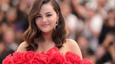 سيلينا جوميز تتحدى نفسها وتغنى بالإسبانية في فيلم جديد