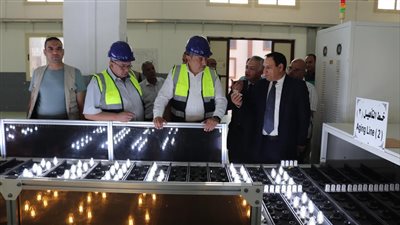 وزير قطاع الأعمال العام يتفقد مصانع 