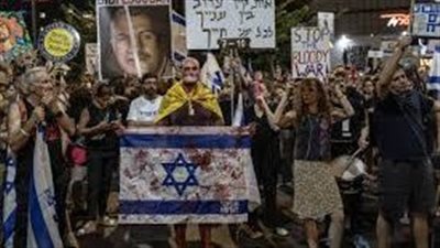 آلاف الإسرائيليين يتظاهرون مطالبين بصفقة تبادل أسرى مع الفصائل الفلسطينية