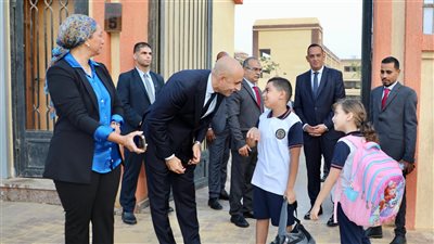 وزير التربية والتعليم يجري زيارة لمدرسة النيل الدولية بالشيخ زايد