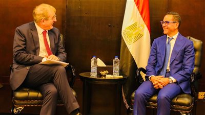 وزير الاستثمار والتجارة يلتقى المفوض التجاري البريطاني لأفريقيا 