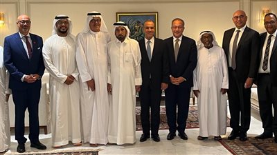 وزير الخارجية يعقد اجتماعًا مع عدد من المستثمرين الإماراتيين