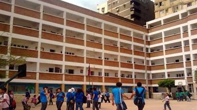  تعزيز الهوية المدرسية.. سبب منع البناطيل للطالبات