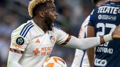 مدرب رابيد بوخاريست يؤكد اهتمام النادي بضم بوبيندزا والزمالك يعلن توقيعه معه