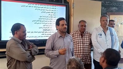 مدير تعليم ابو تشت يتفقد مقر التقديم للراغبين في العمل بنظام الحصة 