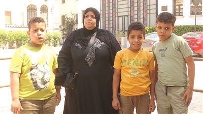 الأبناء الأربعة والمعيشة الصعبة