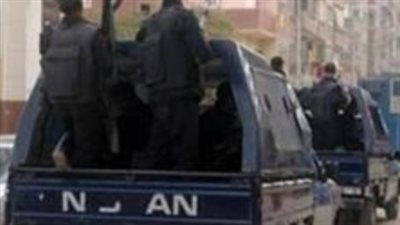 أسوان.. مباحث كوم امبو تلقي القبض على فتاه وخطيبها بعد سرقة سائق بالإكراه