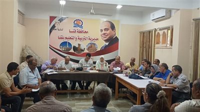 وكيل تعليم قنا يترأس لجنة المقابلات للوظائف الإشرافية 