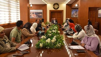 محافظ بورسعيد يستعرض المشروعات المتقدمة للمبادرة الخضراء الذكية