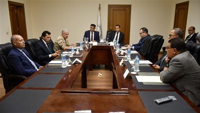 وزير الشباب والرياضة يبحث الفرص الاستثمارية والتطويرية بهيئة استاد القاهرة الدولي