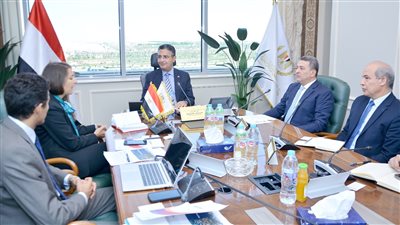 وزير التموين يناقش زيادة السعة التخزينية للصوامع مع وفد الوكالة الفرنسية للتنمية
