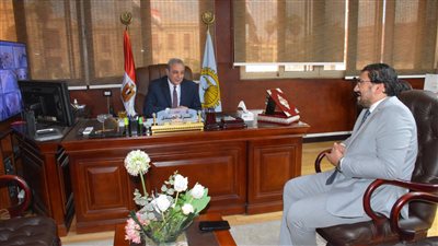 محافظ الغربيةيناقش آلية تحسين الخدمات الطبية المقدمة للمواطنين