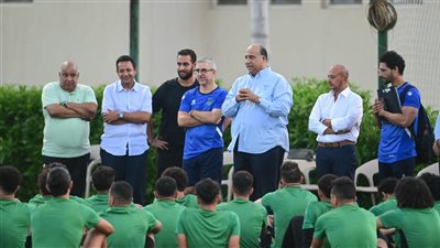 بالصور.. زيارة مصيلحى وعبد المجيد وسلامة لفريق الكرة بالاتحاد السكندرى 
