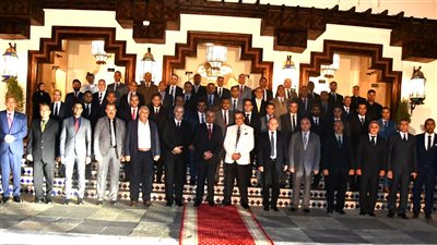 محافظ جنوب سيناء يلتقي الدارسين بكلية الحرب العليا خلال زيارتهم السنوية للمحافظة