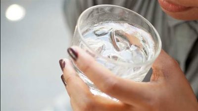 تأثير شرب المياه المثلجة مباشرة بعد الاستحمام على الصحة