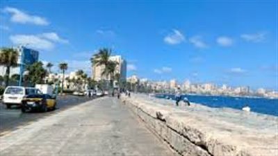 شواطئ الإسكندرية خالية من المواطنين بسبب ارتفاع درجات الحرارة