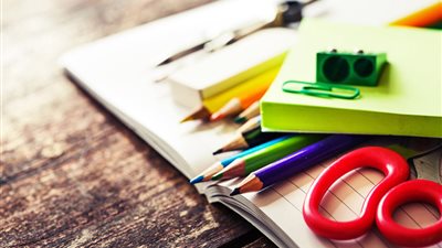 بدءًا من 2.5 .. أسعار المستلزمات الدراسية بمعرض أهلًا المدارس