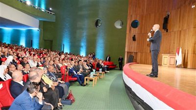 وزير التربية والتعليم يستعرض إجراءات انتظام العملية التعليمية