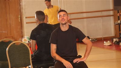 الفنان الهولندي چاستن دي يجير : الأداء الحركي قائم على علاقة توازن بين الجسد والأرض