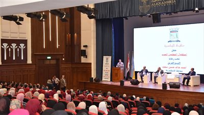 محافظ الإسكندرية للمعلمين الجدد : أنتم معلمى الأجيال وتعملون في مهنة من أشرف المهن 