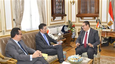 رئيس جامعة القاهرة يبحث تعزيز التعاون المشترك مع الجامعات الفرنسية 