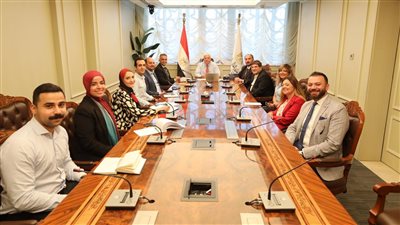 وزير التعليم العالي يجتمع بفريق عمل مؤسسة شباب القادة 