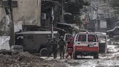 الهلال الأحمر الفلسطيني: قوات الاحتلال الإسرائيلي تحتجز طاقم إسعاف في مخيم طولكرم 
