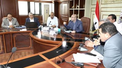 محافظ بني سويف يناقش مقترحات تسهيل الحركة المرورية بالميادين