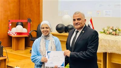 المدير التنفيذي لجهاز حماية وتنمية البحيرات يكرم أوائل الثانوية العامة 