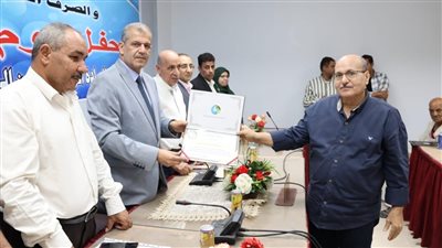 مياه الفيوم تكرم 49 من العاملين المحالين للمعاش وأسر المتوفيين   