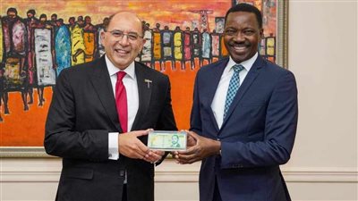السفير المصري في مابوتو يلتقي محافظ البنك المركزي الموزمبيقي لاستعراض فرص التعاون 