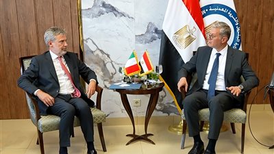 وزير البترول يبحث مع السفير الإيطالي إنتاج وقود الطيران من زيت الطعام المستعمل 