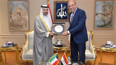 وزير الطيران يبحث ورئيس مجلس إدارة الطيران الكويتي سبل تعزيز التعاون 