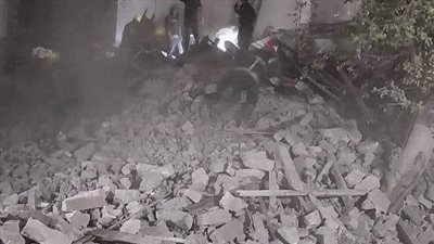 الحماية المدنية تكثف جهودها لإنقاذ أرواح ضحايا عقار شبرا المنهار 