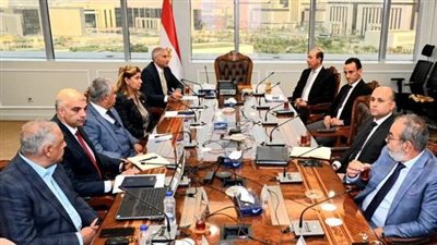 وزير الإسكان يتابع موقف تنفيذ 