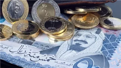   سعر الريال السعودي اليوم الجمعة في البنوك وماكينات الصرف الآلي والسوق السوداء