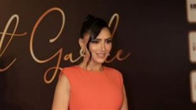 جرئ وقصير.. مي عمر تشعل الإنستجرام