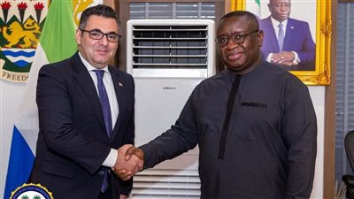 رئيس جمهورية سيراليون يلتقي السفير المصري بمناسبة قرب انتهاء مهام عمله
