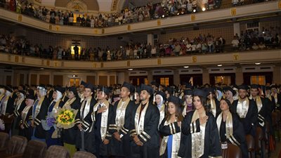 جامعة القاهرة تحتفل بتخريج دفعة جديدة في الطب البيطري