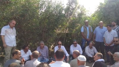 على الحصير.. وزير الرى يلتقى مزارعين قرى القناطر لحل مشكلة نقص المياه 