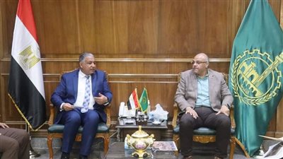 محافظ القليوبية ونائب رئيس جامعة الأزهر يناقشان تعزيز التعاون لتوفير بيئة جامعية آمنة 