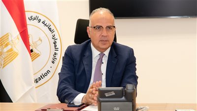 وزير الري يلتقي نخبة من خبراء الآثار لترميم المقتنيات التاريخية للوزارة